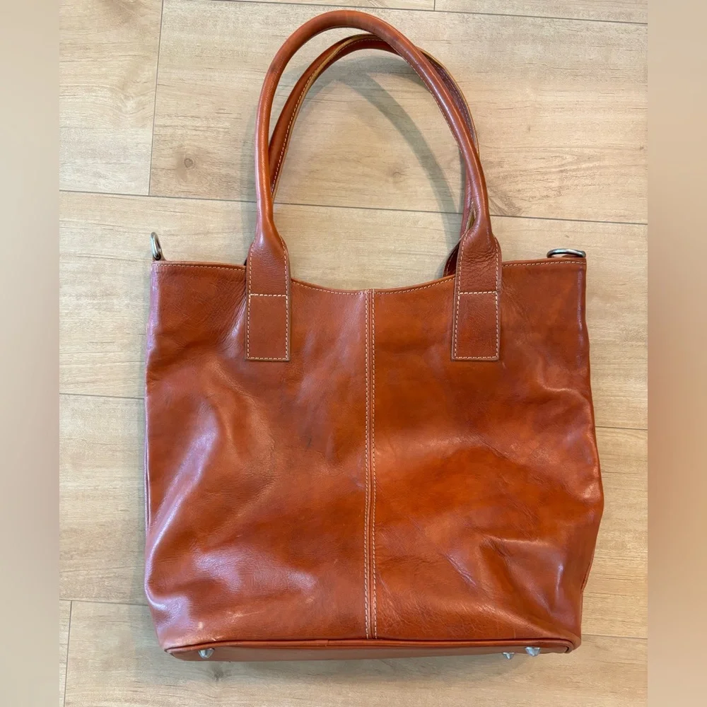 Classic Tan Leather Tote Bag with Sturdy Handles - Picture 3 of 5